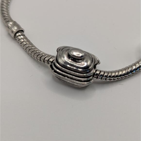 Pampered Chef Consultant Exclusive Silver Charm Bracelet & Two Charms - Picture 4 of 6